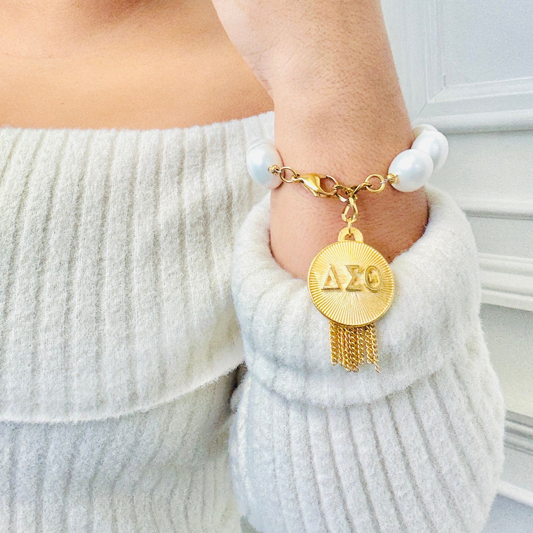Delta Classic Pearl Bracelet