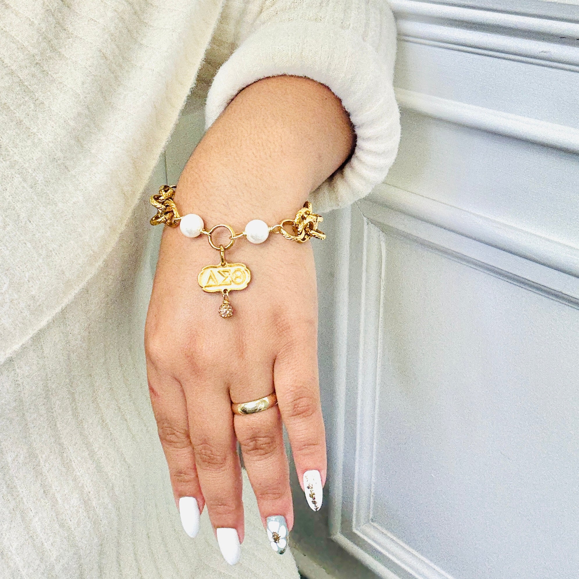 Delta Classic 2 Pearl Bracelet