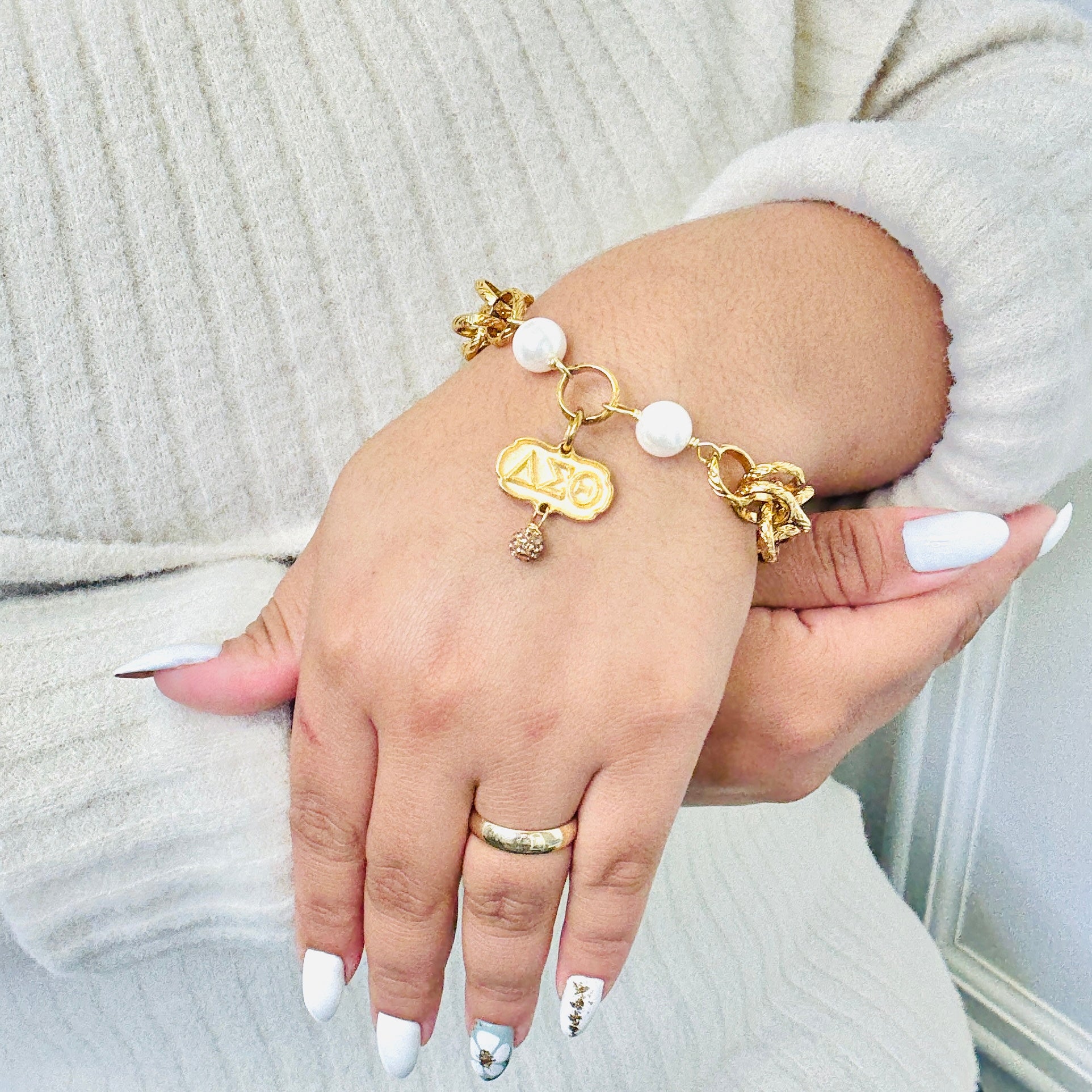 Delta Classic 2 Pearl Bracelet