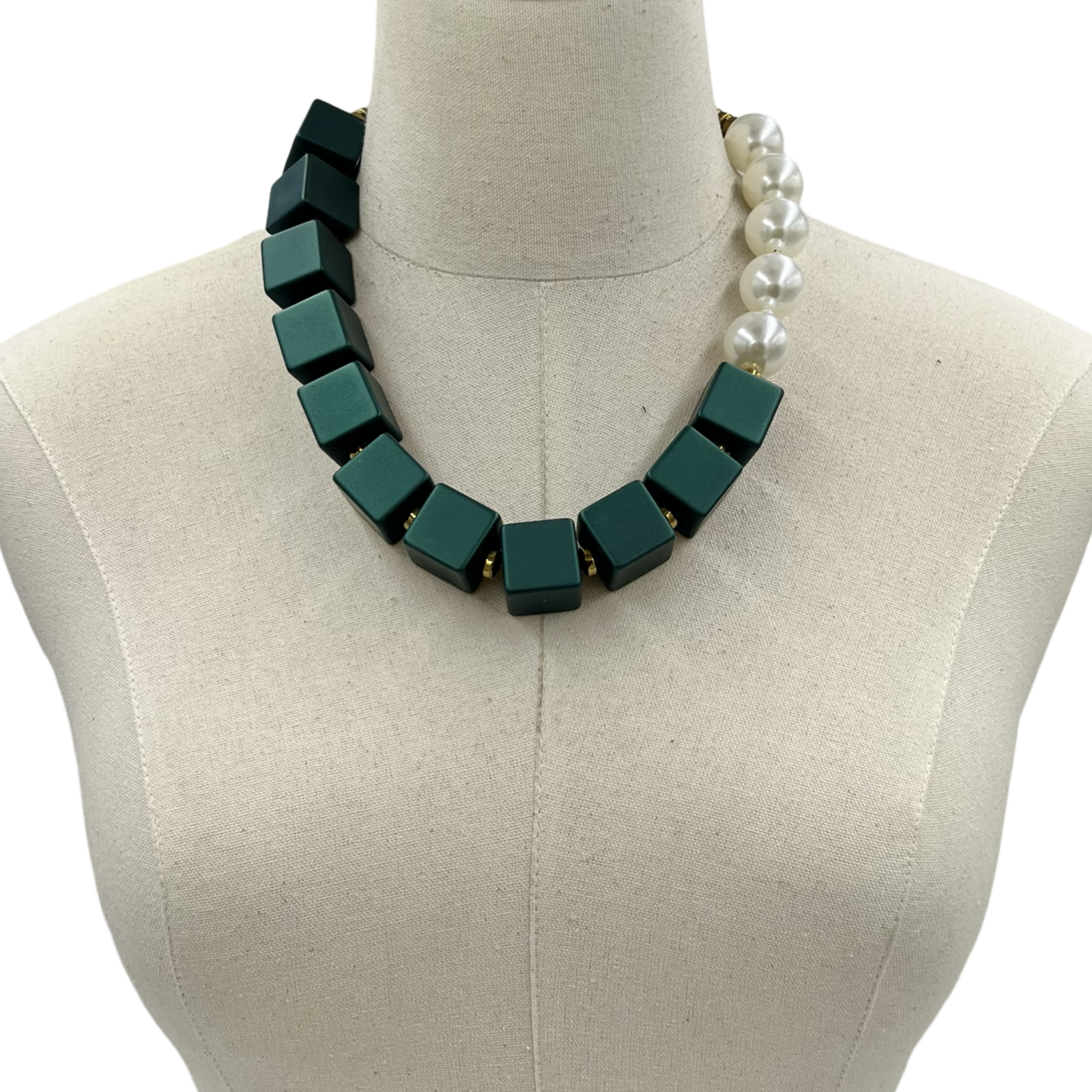 Green Pearl Walk Necklace