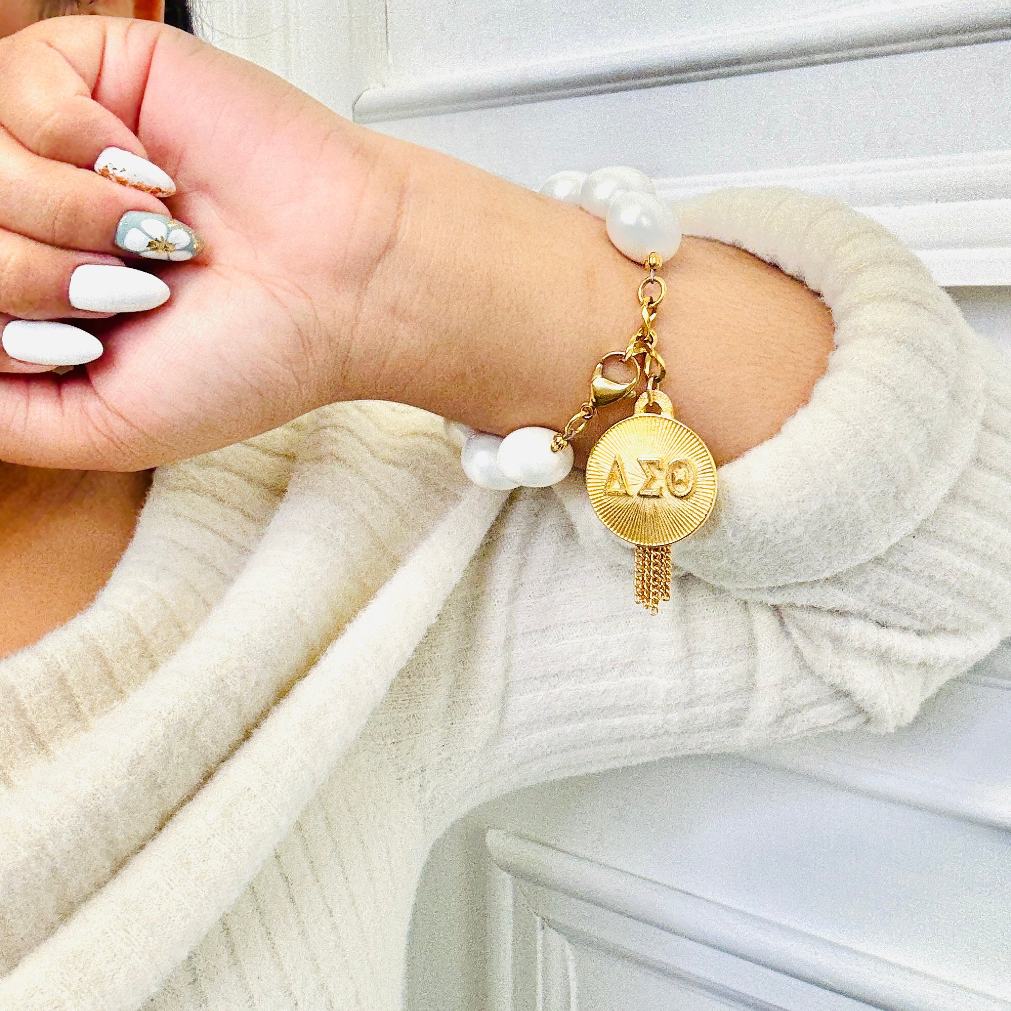 Delta Classic Pearl Bracelet