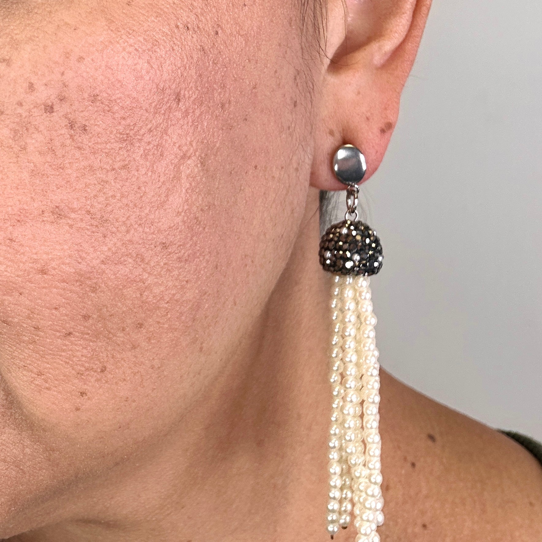 Lasso Pearl Earring