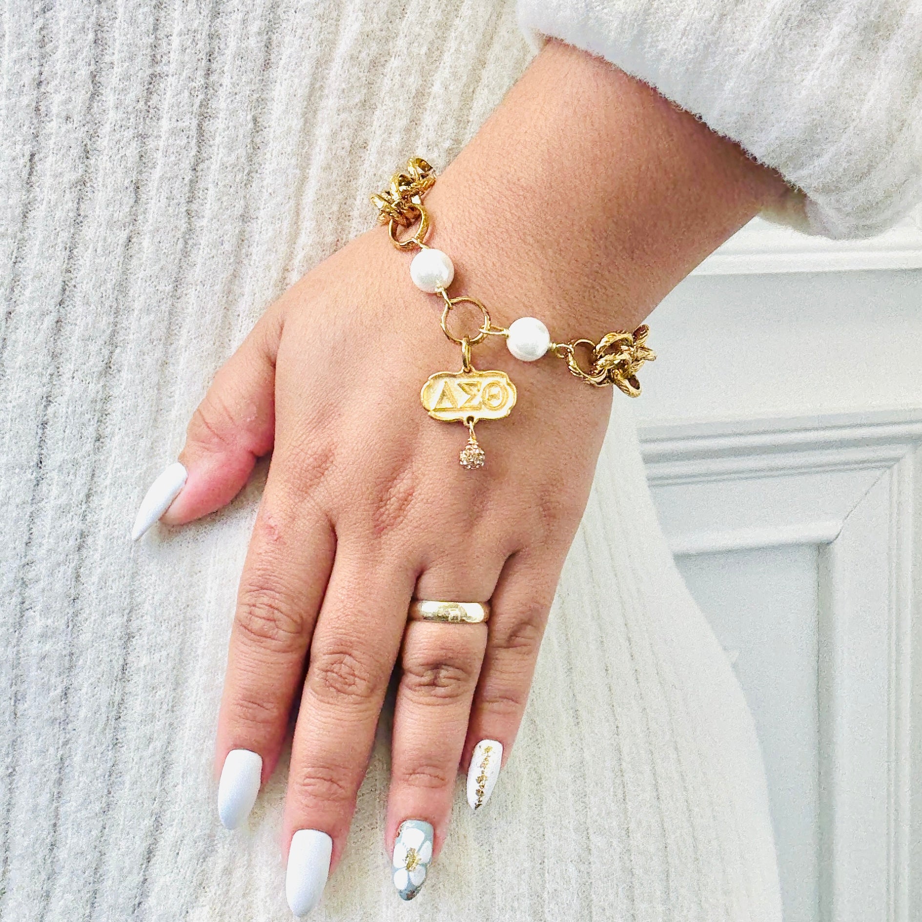 Delta Classic 2 Pearl Bracelet