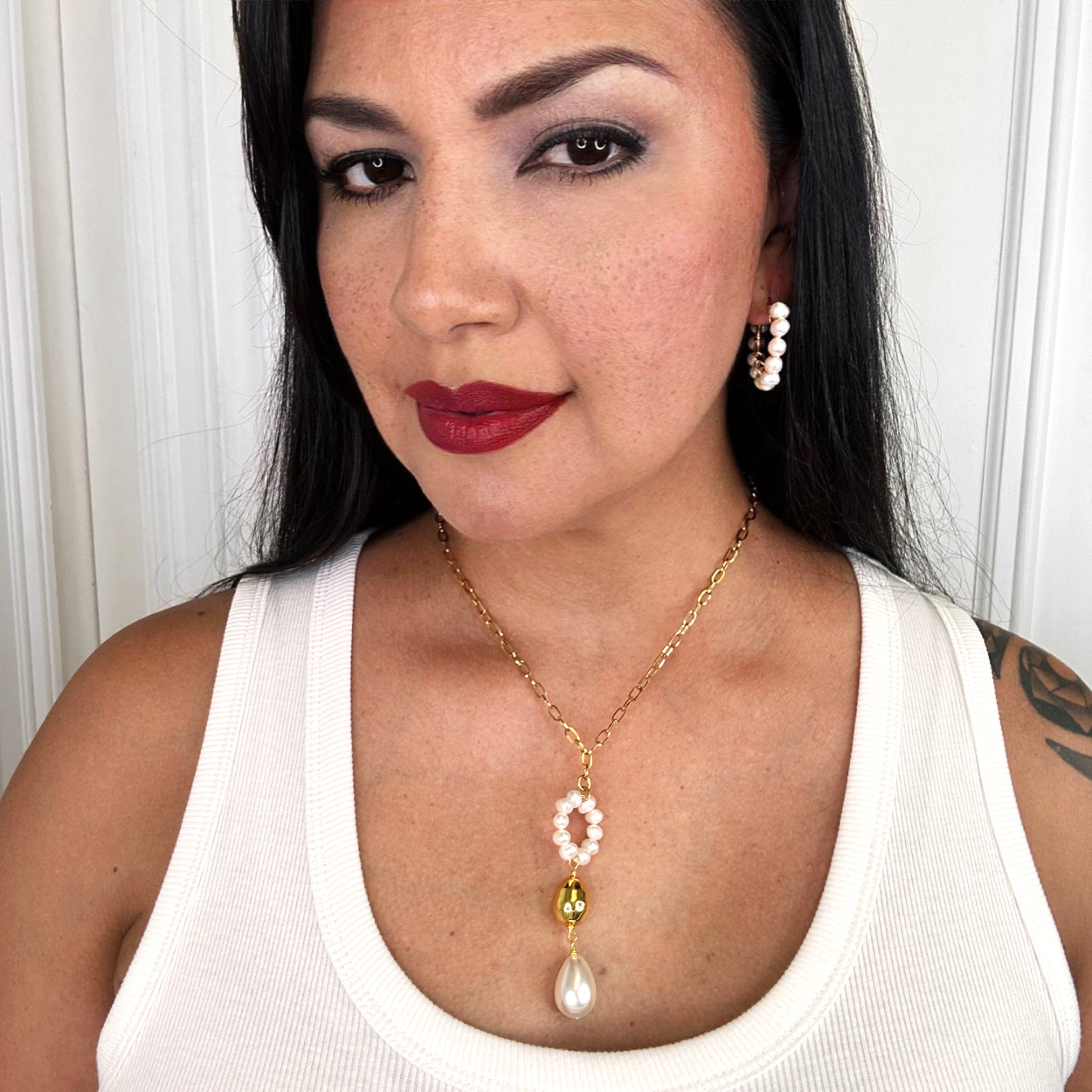 Labor White Pearl Dropplet Necklace