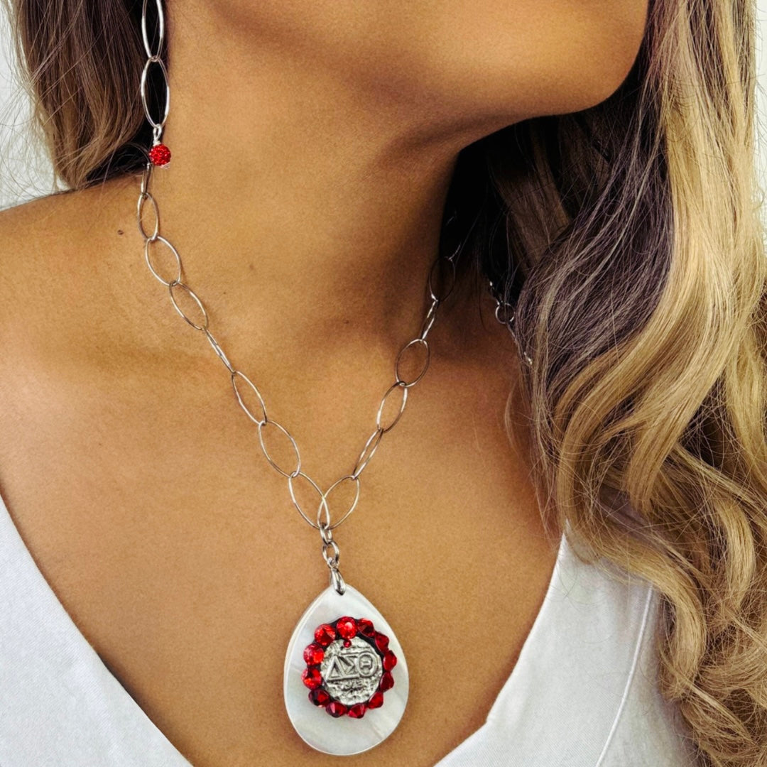 Delta Catch Necklace