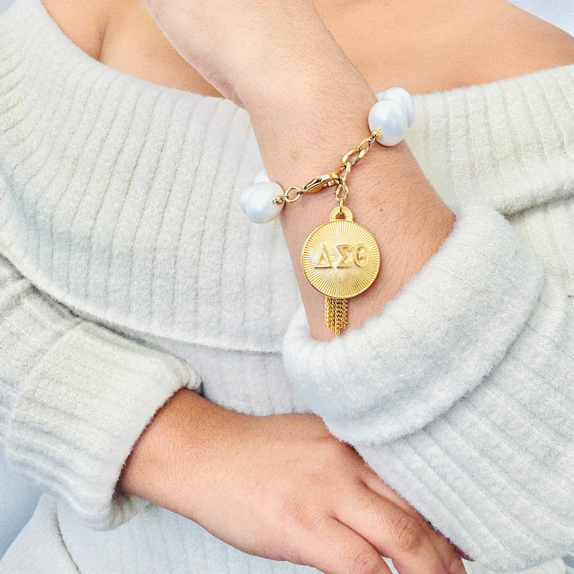 Delta Classic Pearl Bracelet