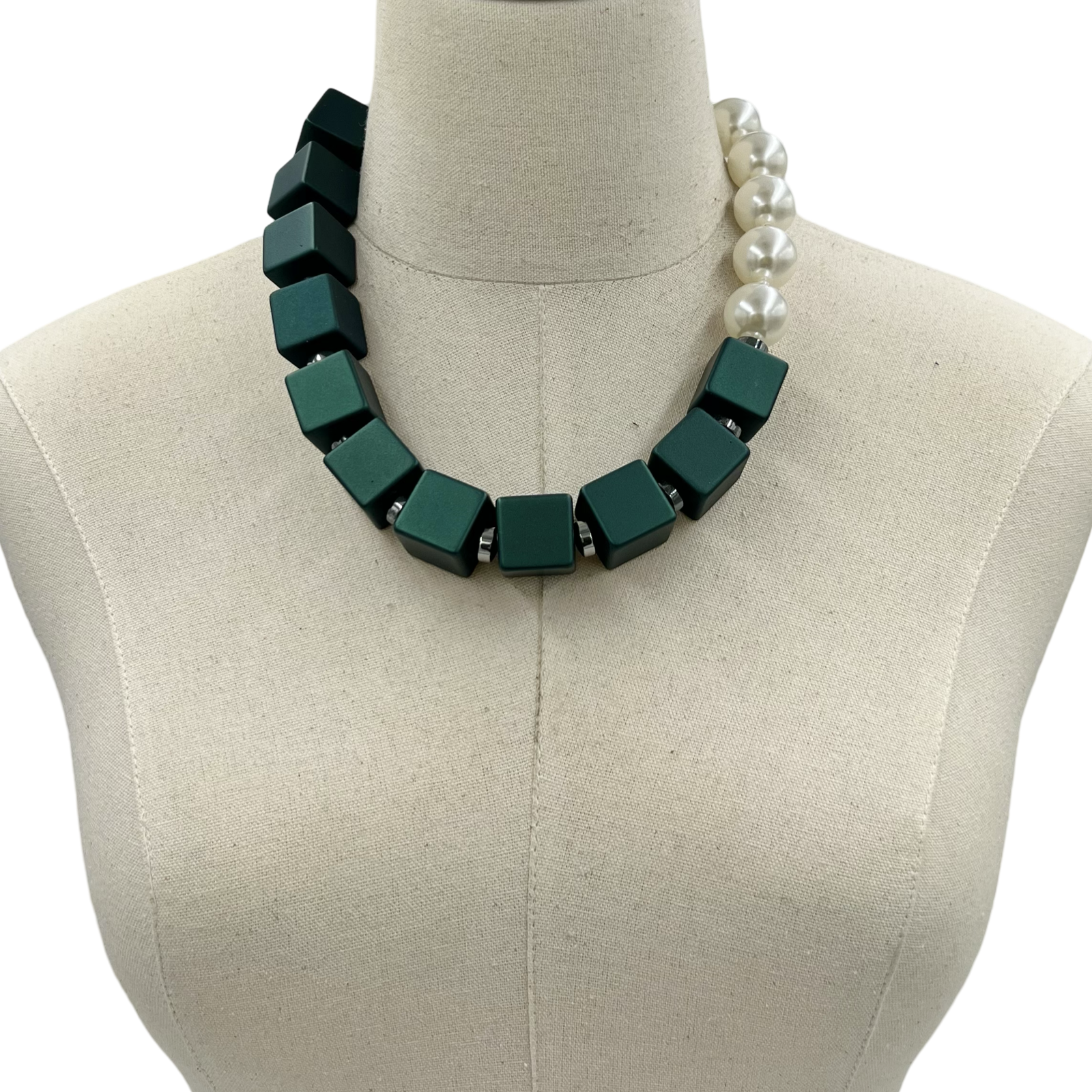 Green Pearl Walk Necklace