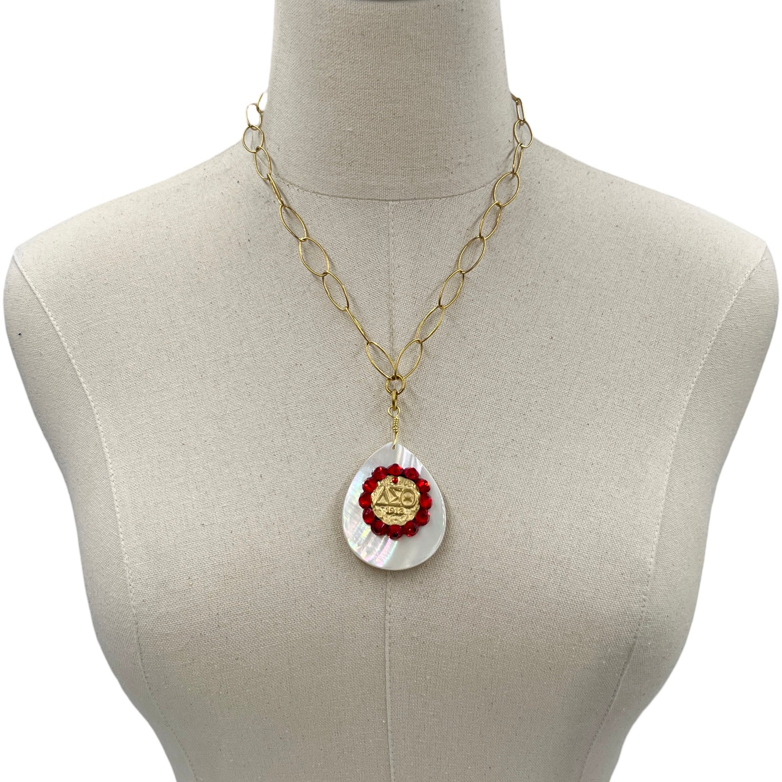 Delta Catch Necklace