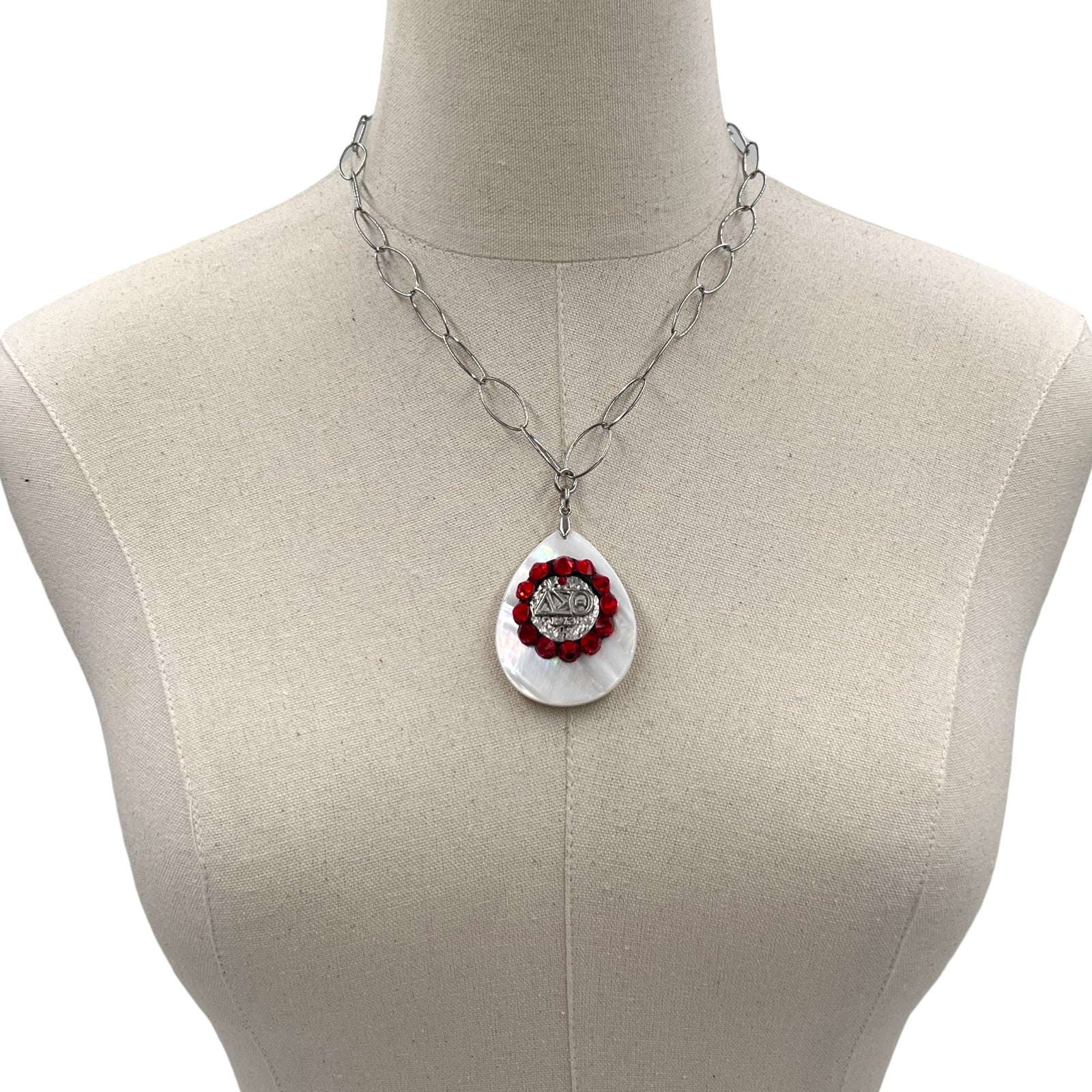 Delta Catch Necklace