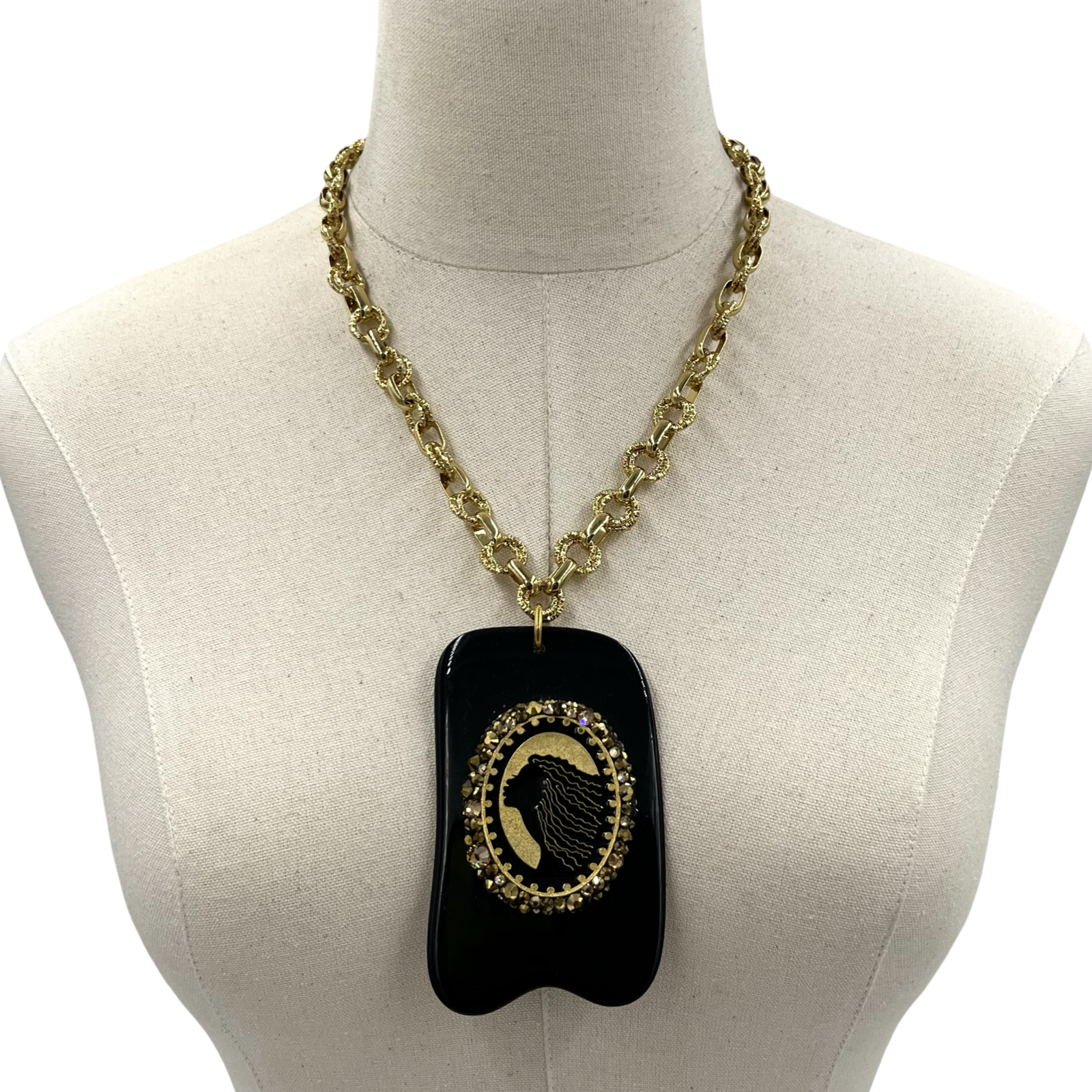 Cameo Diligent Necklace