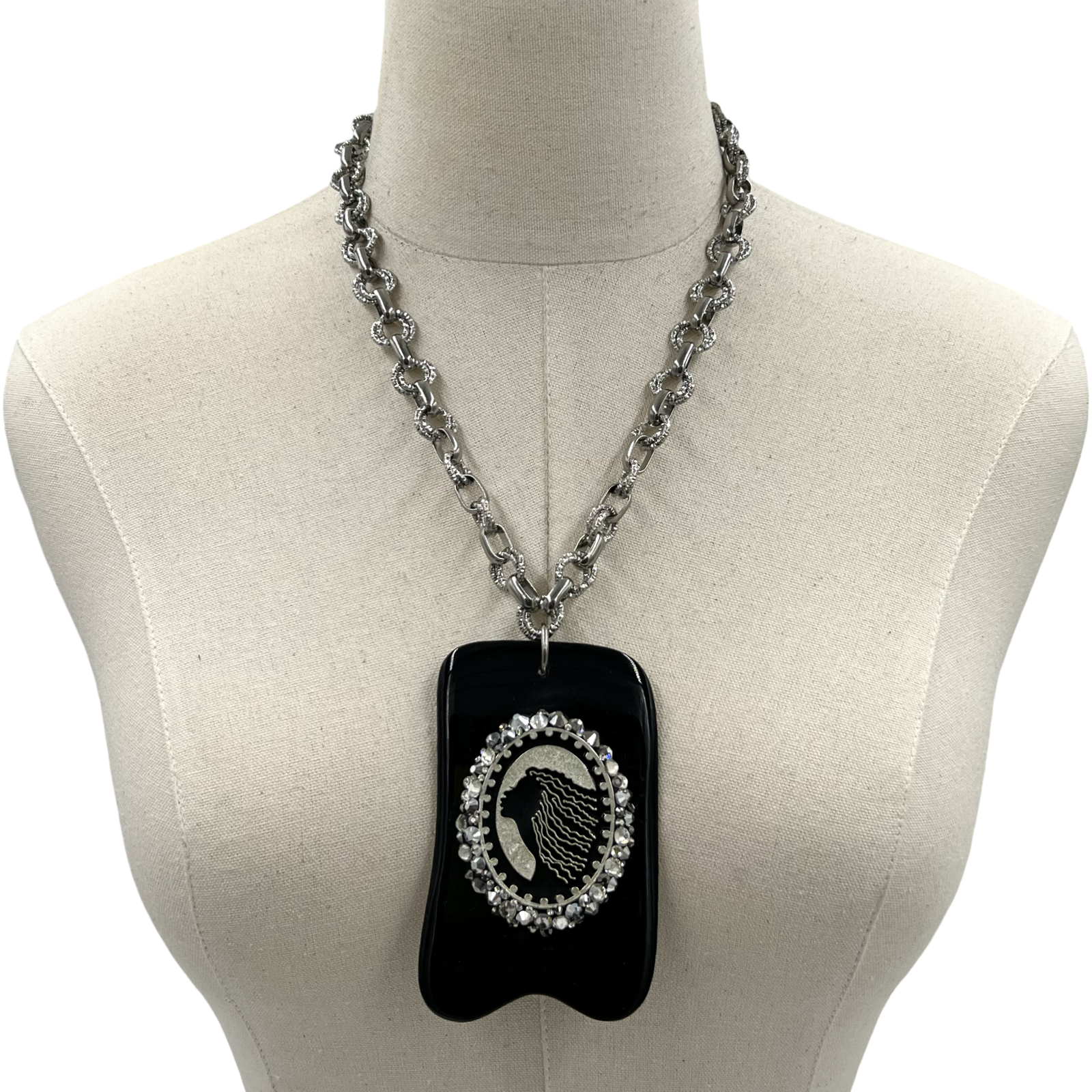 Cameo Diligent Necklace