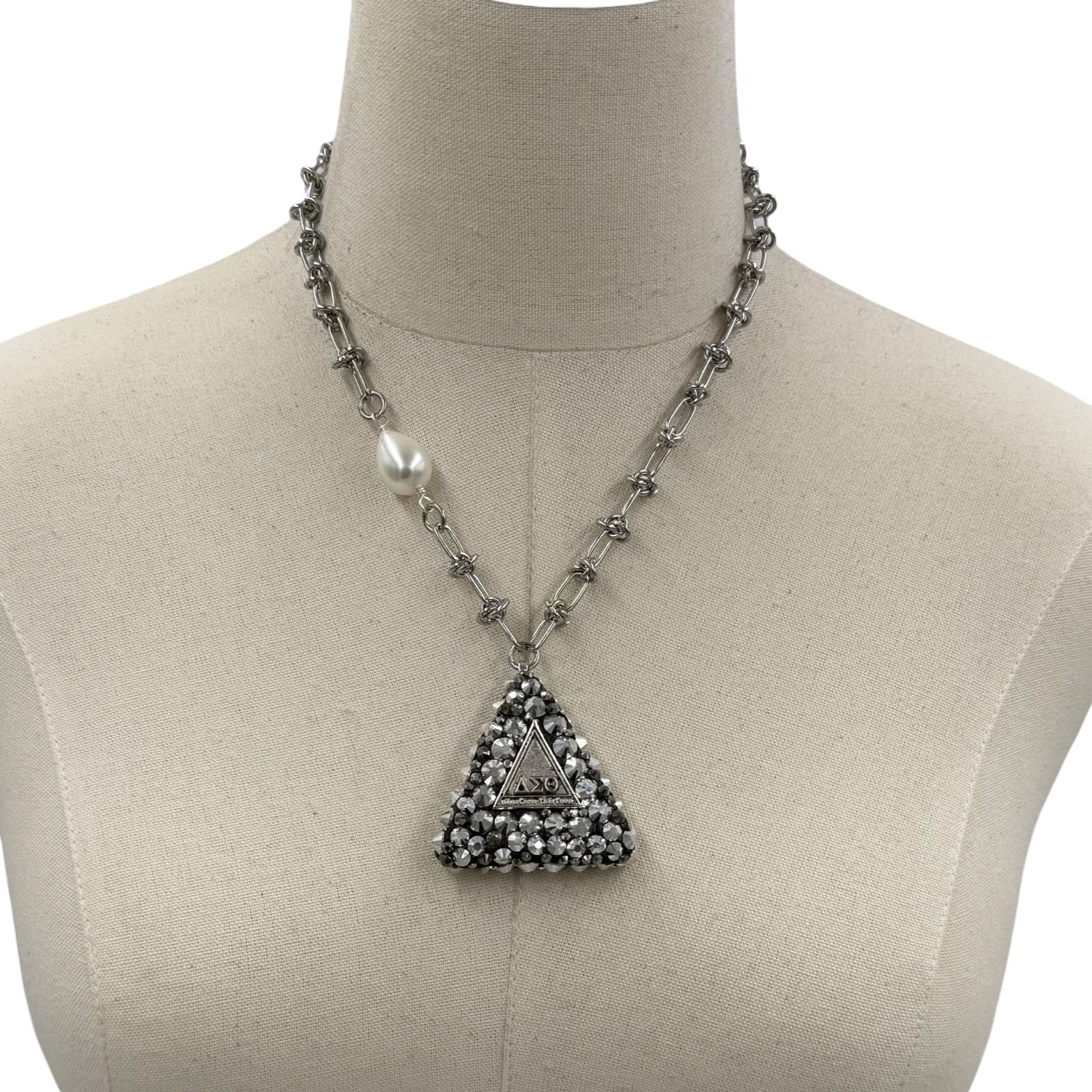 Delta Very Go Necklace