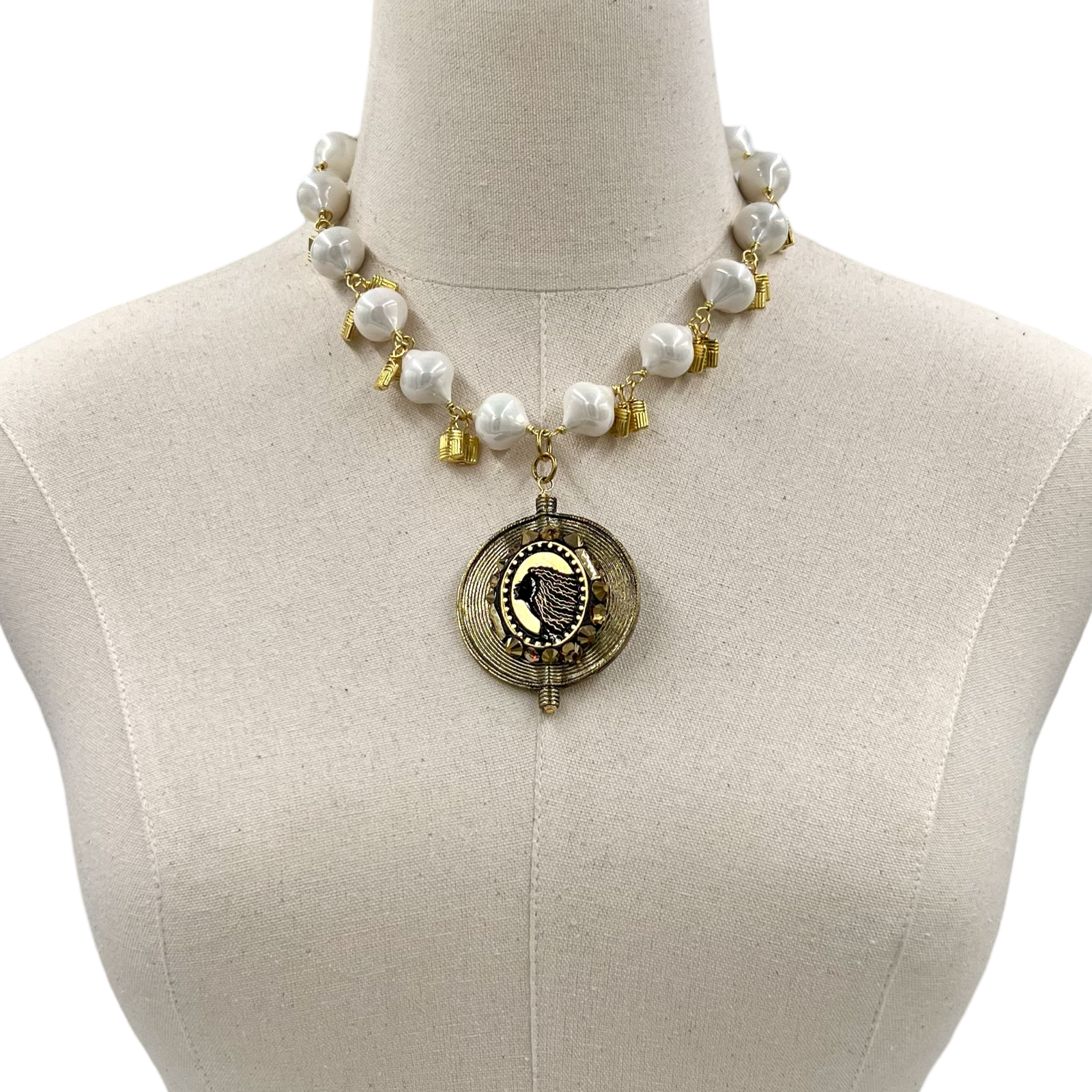 JJ Cameo Pearl Necklace
