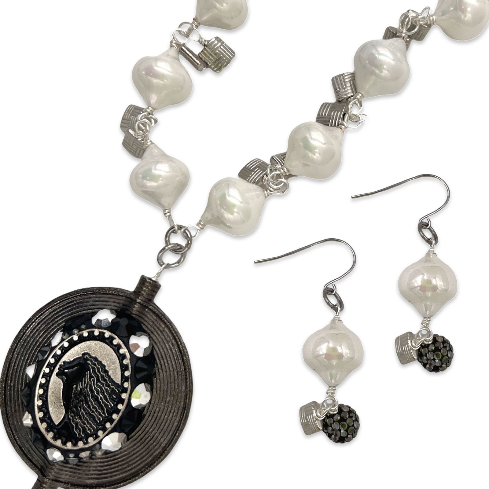 JJ Cameo Pearl Necklace