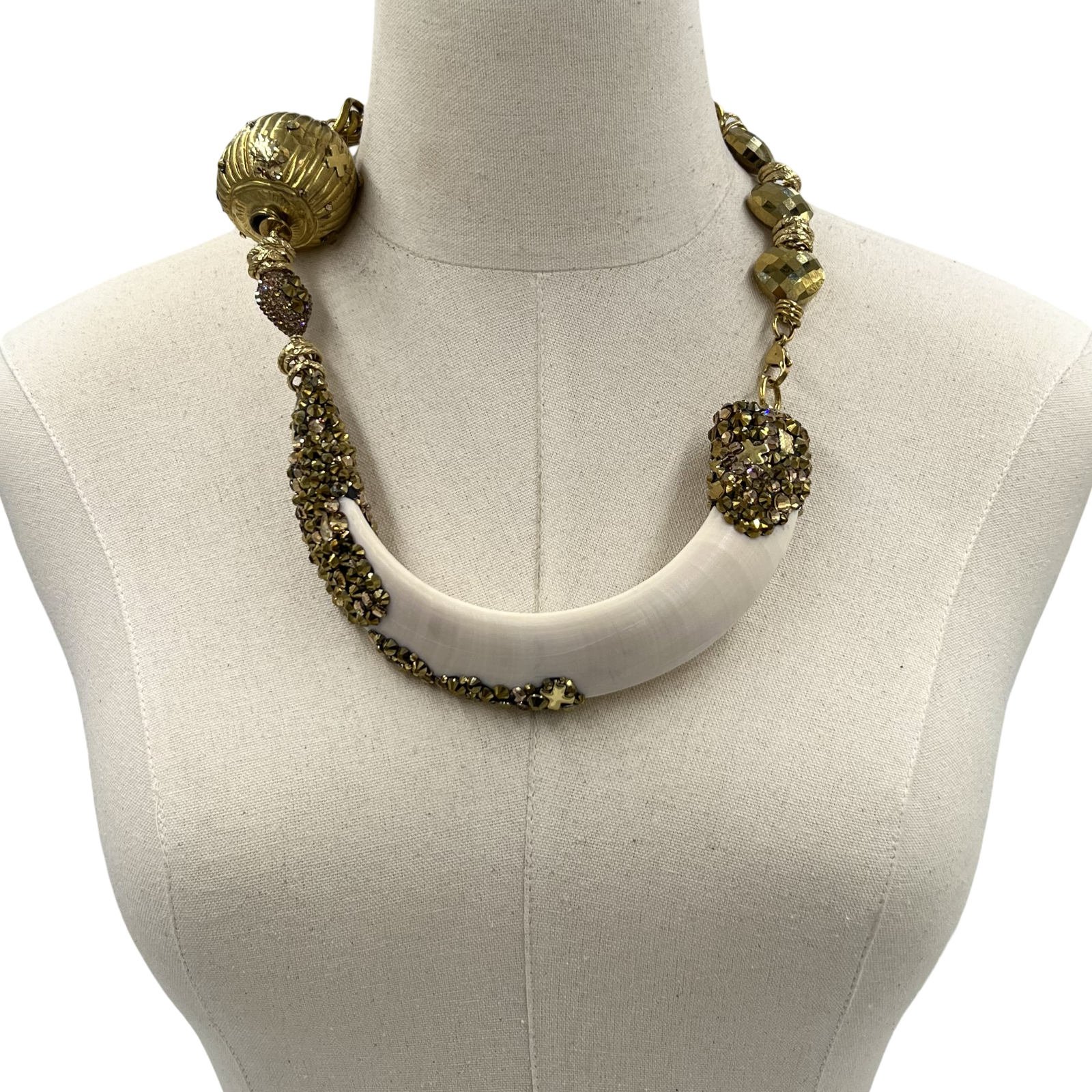Solid Strike Necklace