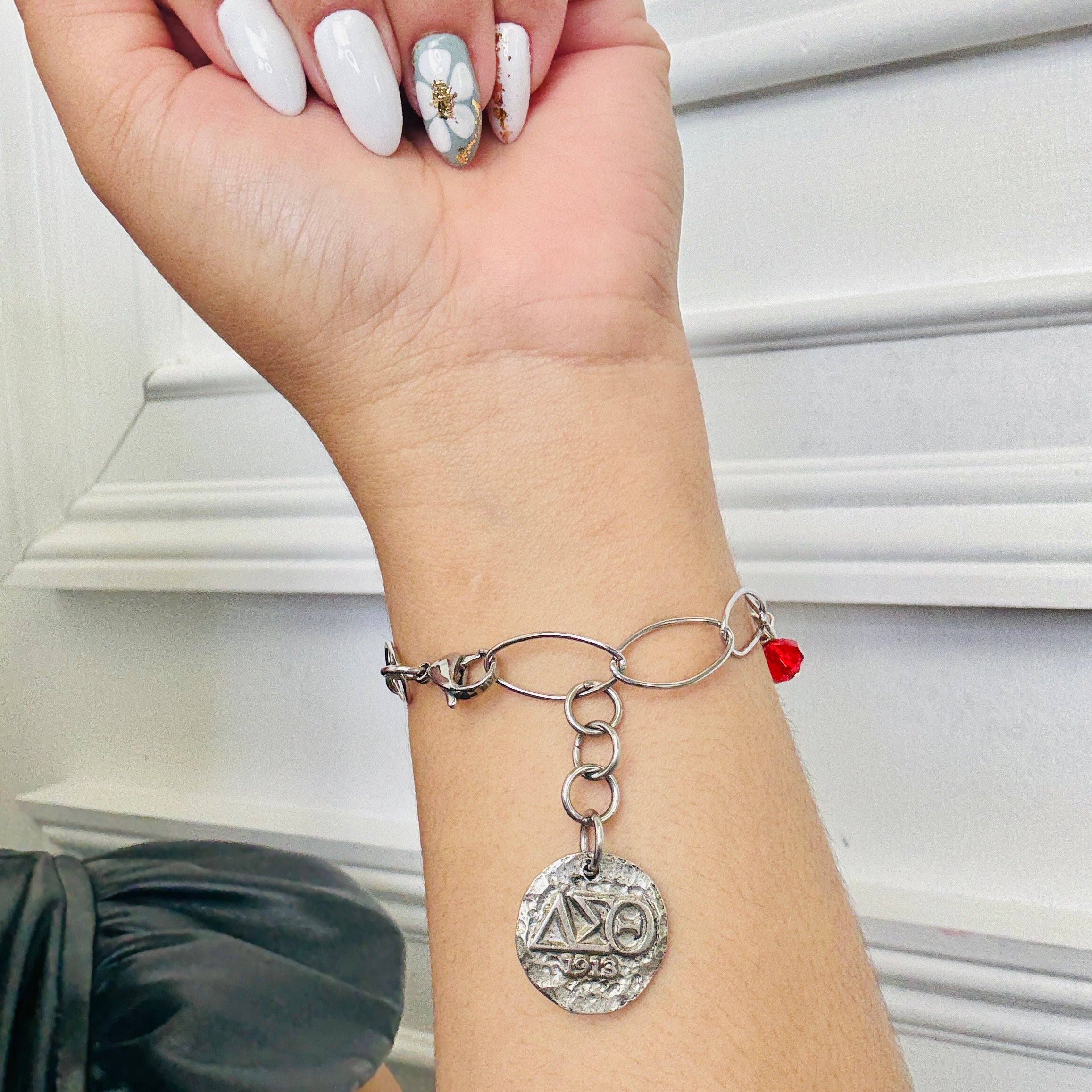 Delta Wispy Bracelet
