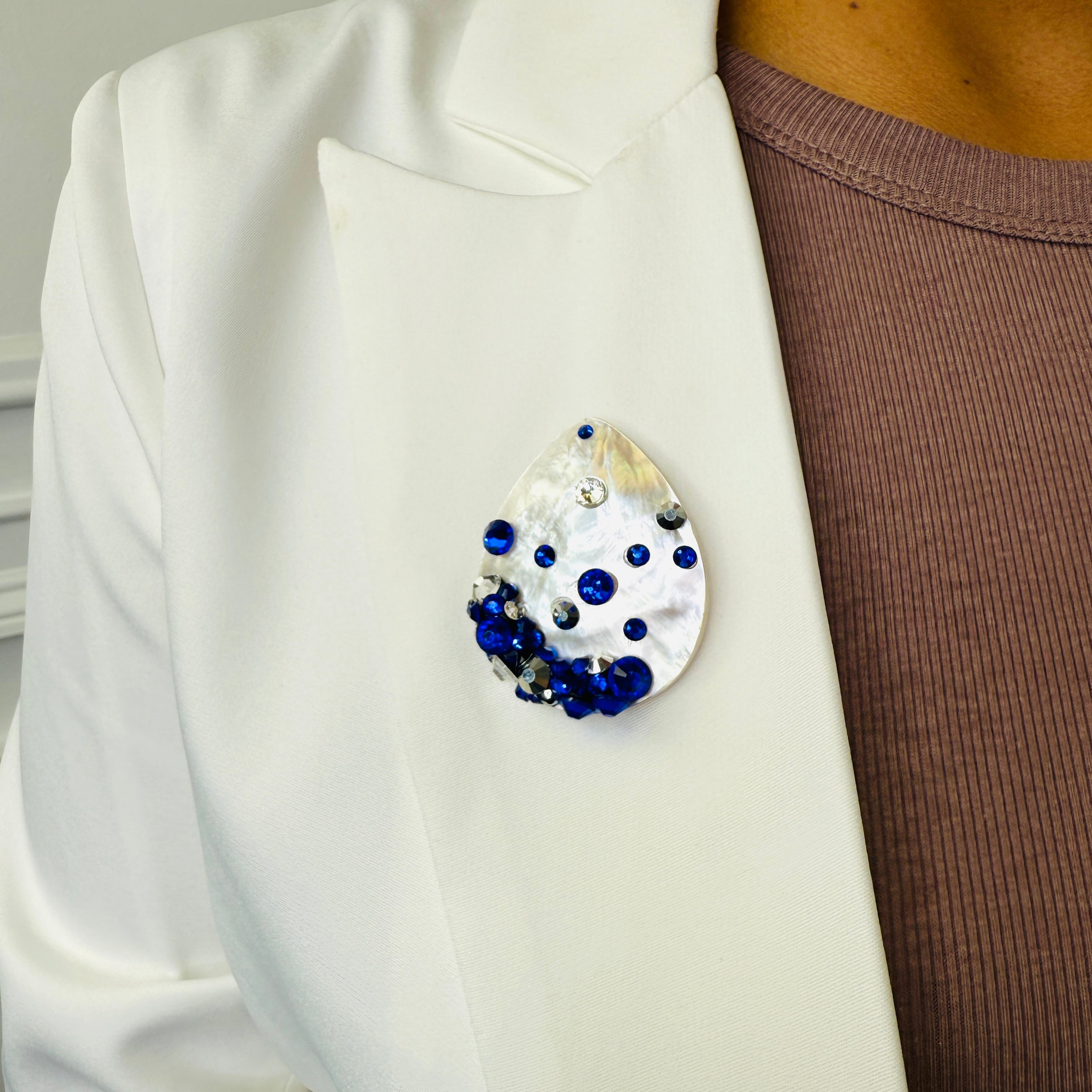 Zora Blue Glimmering Pin