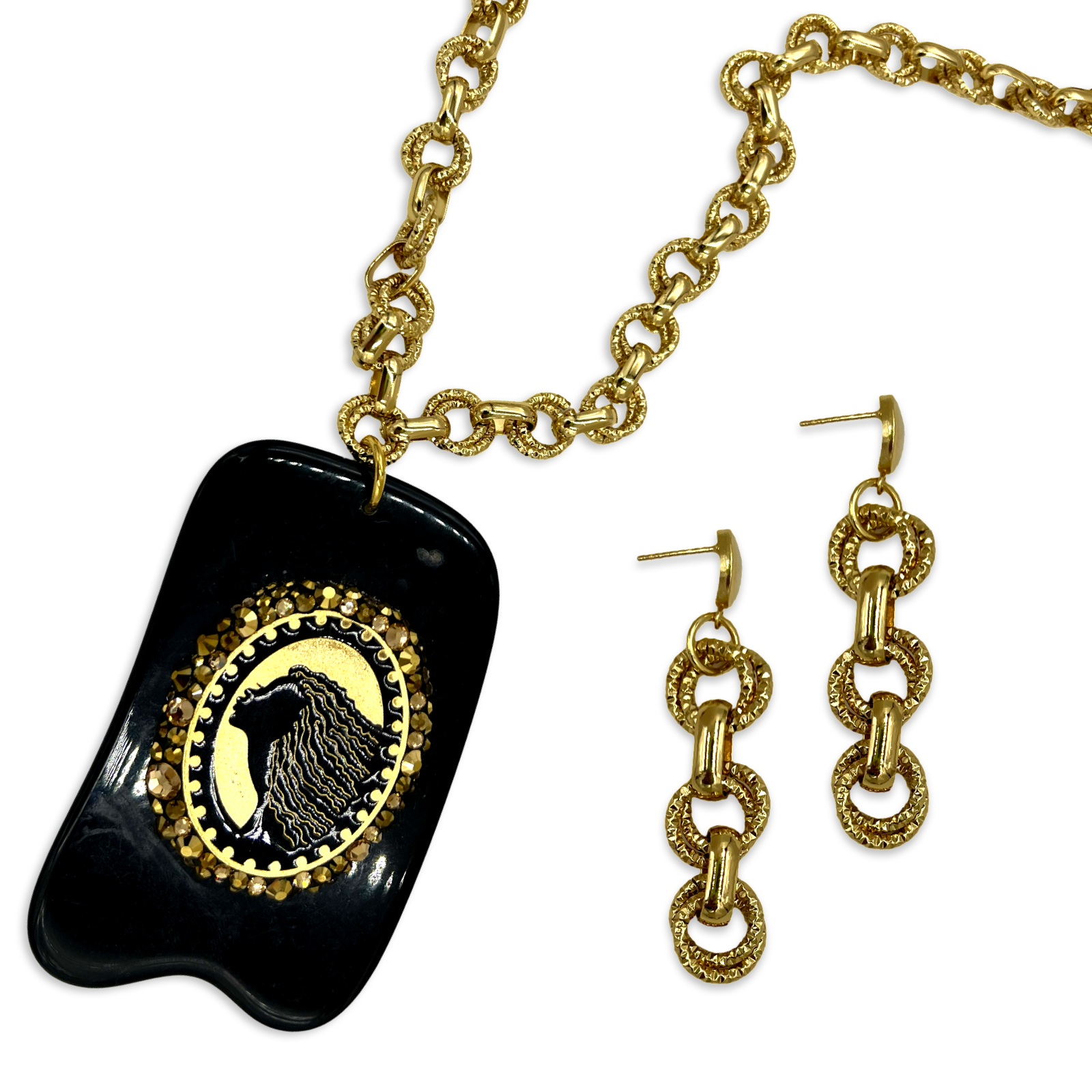 Cameo Diligent Necklace
