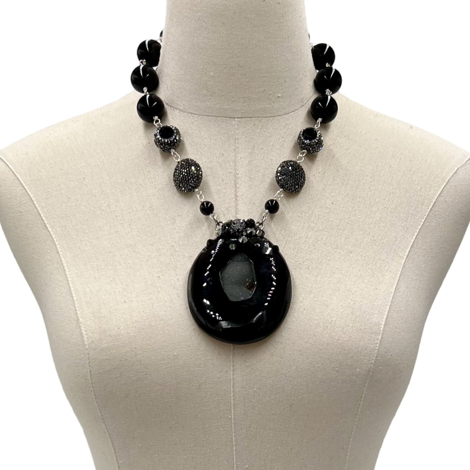 Black Stunning Strike Necklace