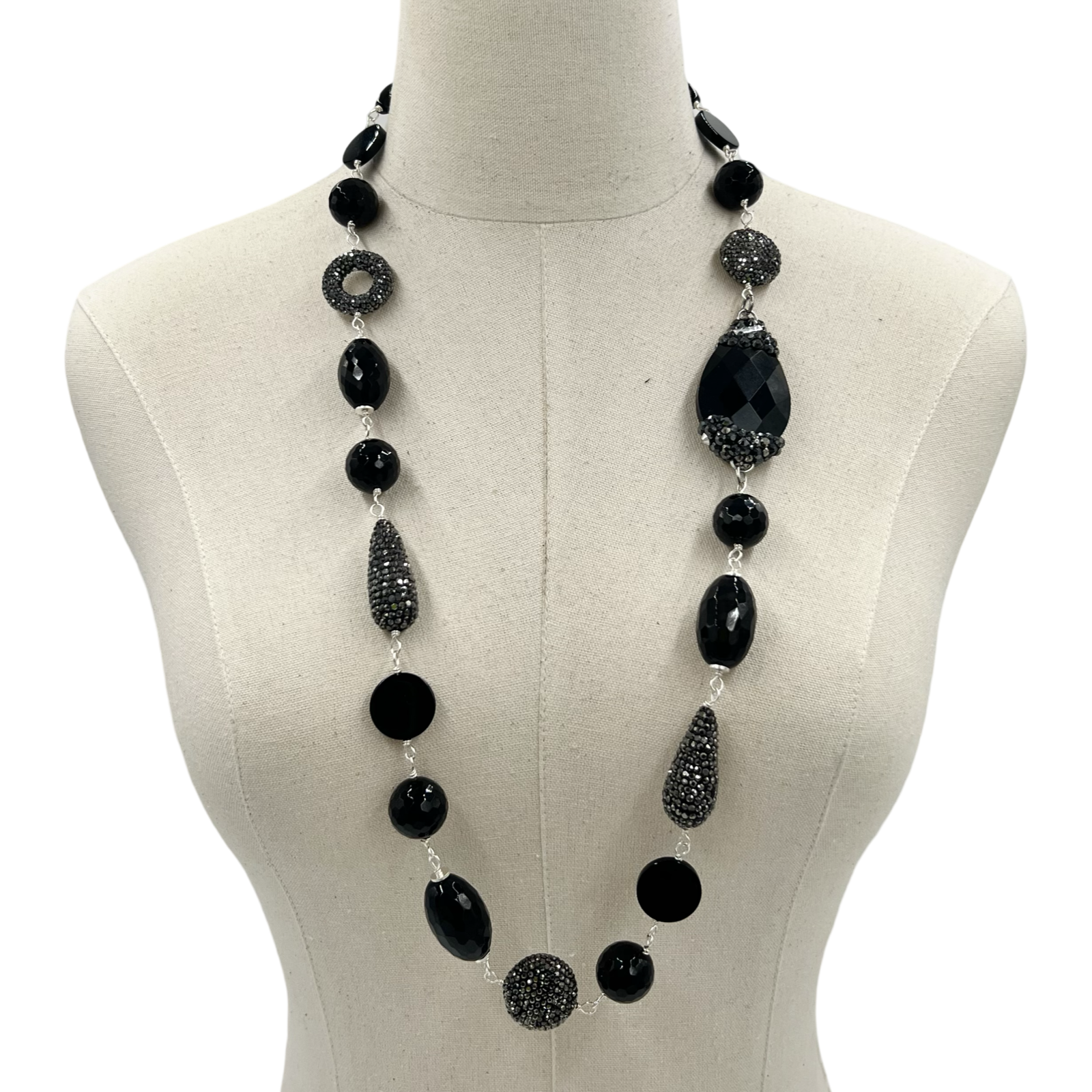 Noir Beauty Necklace