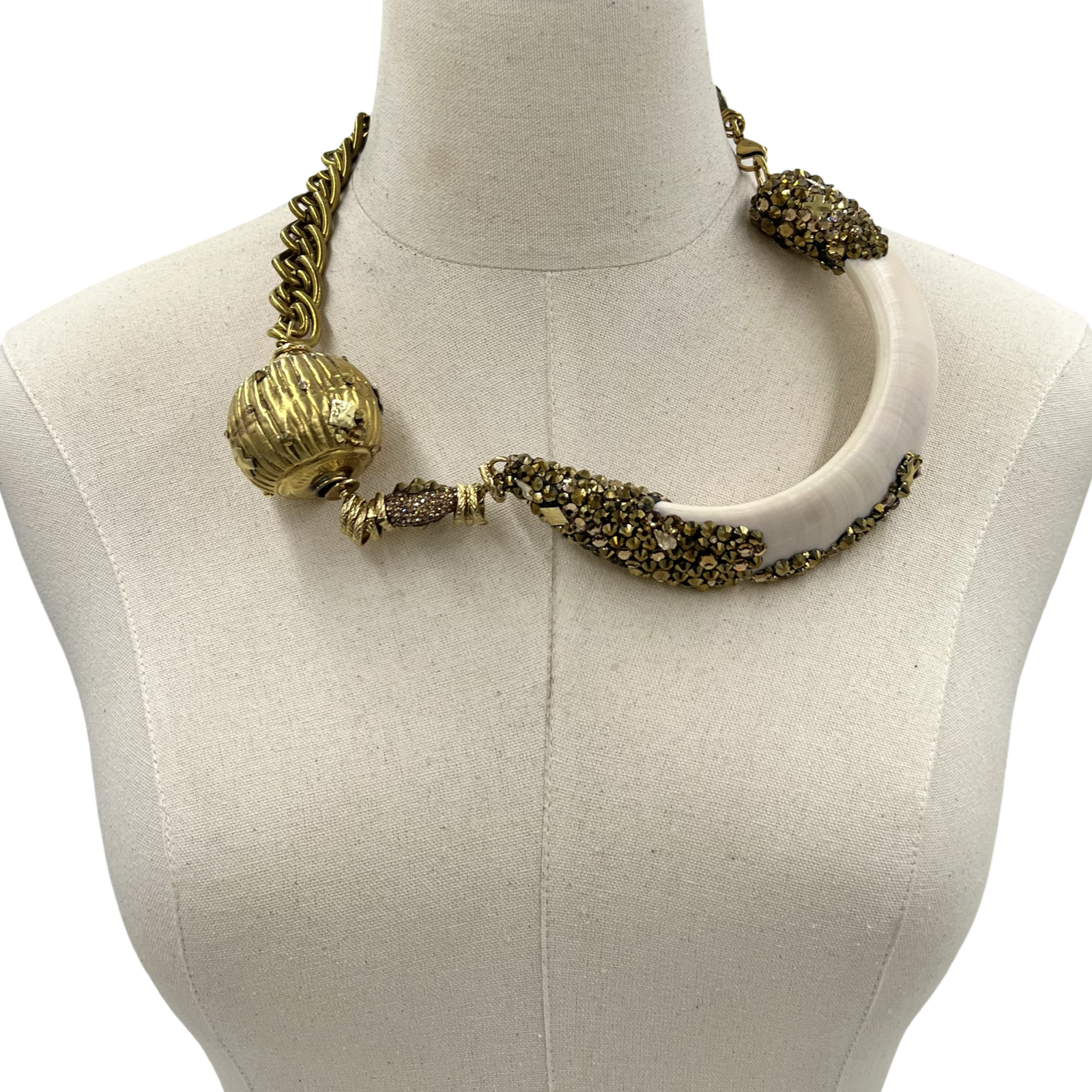 Solid Strike Necklace